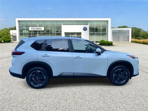 Used 2024 Nissan Rogue SV AWD/4WD image 6