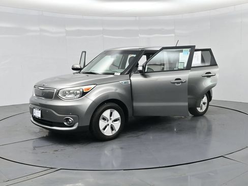 Used 2016 Kia Soul EV + FWD image 32