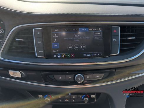 Used 2020 Buick Enclave Essence w/ Sound and Sites Package AWD/4WD image 23