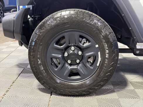 Used 2024 Jeep Wrangler Unlimited Sport AWD/4WD image 17