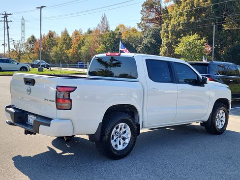 Used 2024 Nissan Frontier SV w/ Tow Package image 3