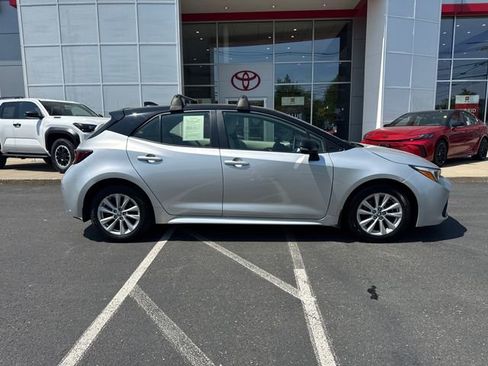 Used 2023 Toyota Corolla SE FWD image 2