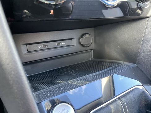 Used 2023 Volkswagen Taos SEL AWD/4WD image 29