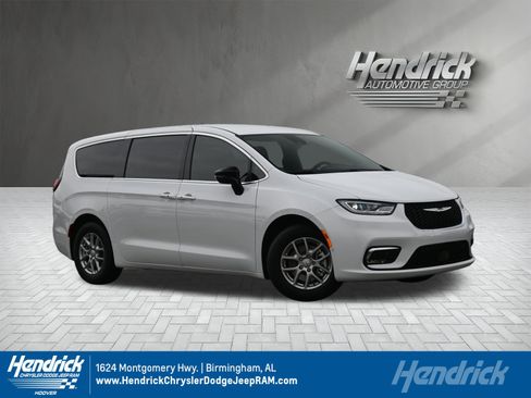 New 2026 Chrysler Pacifica Select image 1