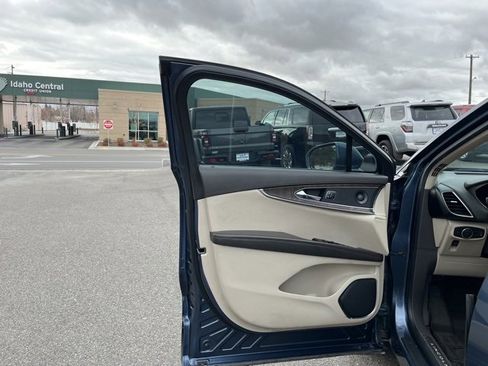 Used 2019 Lincoln Nautilus Reserve image 24