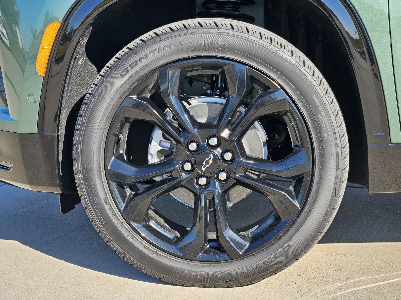 New 2027 Chevrolet Traverse RS w/ LPO, Floor Liner Package FWD image 12