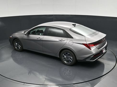 Used 2024 Hyundai Elantra SEL FWD image 40
