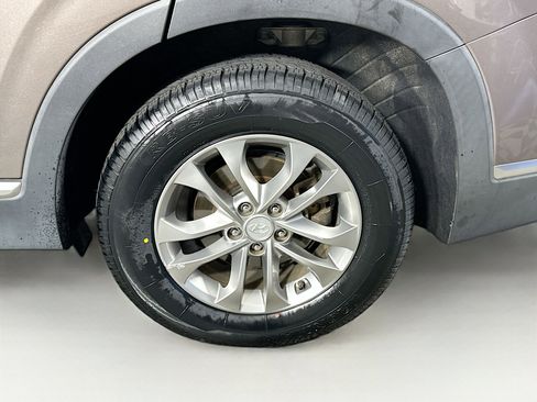 Used 2019 Hyundai Santa Fe SE image 11