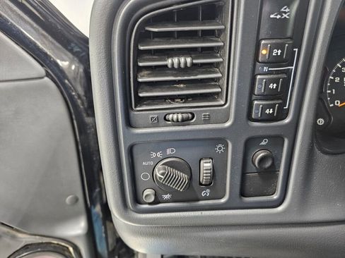 Used 2004 Chevrolet Silverado 2500 LS image 26