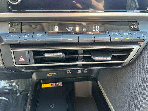Used 2025 Toyota Camry LE FWD image 21