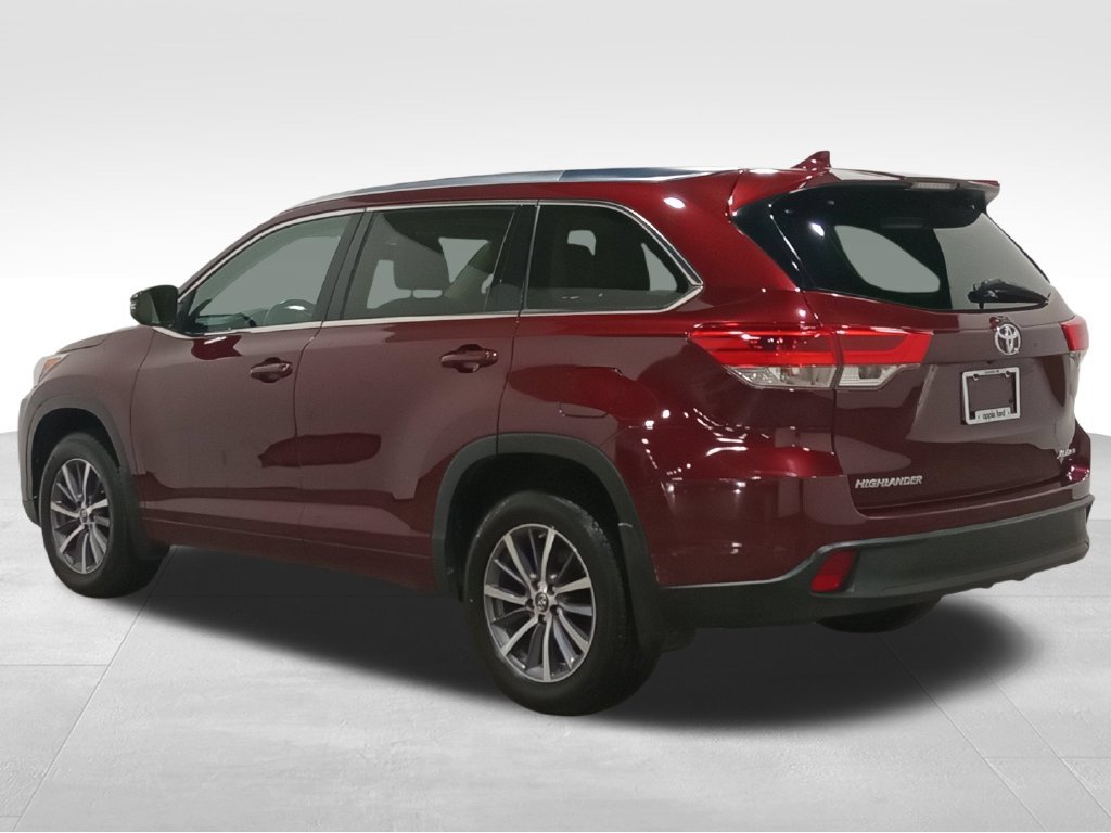 Used 2017 Toyota Highlander XLE w/ Carpet Mat Package AWD/4WD image 6