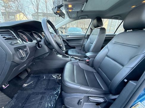 Used 2021 Volkswagen Golf 4-Door image 13