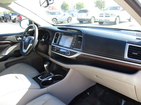 Used 2016 Toyota Highlander Limited image 45