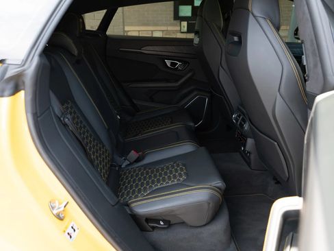 Used 2021 Lamborghini Urus AWD/4WD image 22