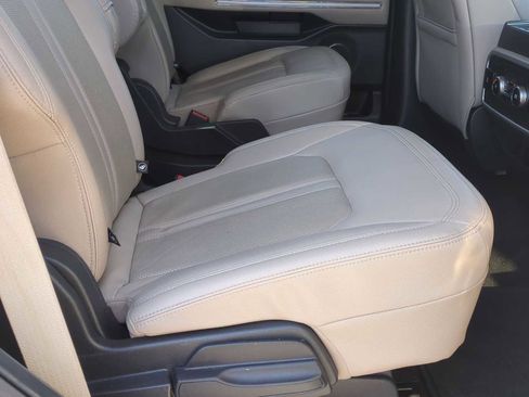 Used 2023 Ford Expedition Limited image 28