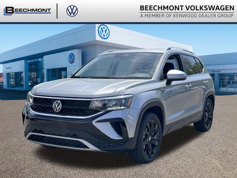 Used 2023 Volkswagen Taos SE w/ Panoramic Sunroof Package AWD/4WD image 3