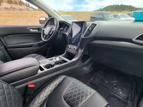 Used 2024 Ford Edge Titanium image 35