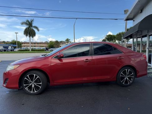 Used 2014 Toyota Camry FWD image 2