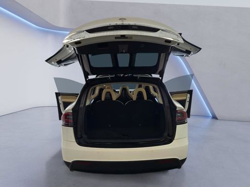 Used 2016 Tesla Model X 90D image 12