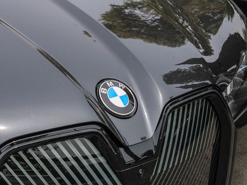 New 2026 BMW iX xDrive60 w/ Premium Package AWD/4WD image 9