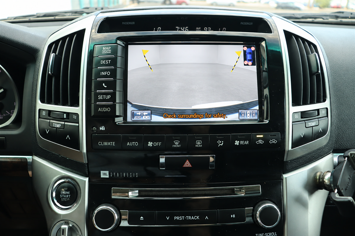 Used 2015 Toyota Land Cruiser AWD/4WD image 36