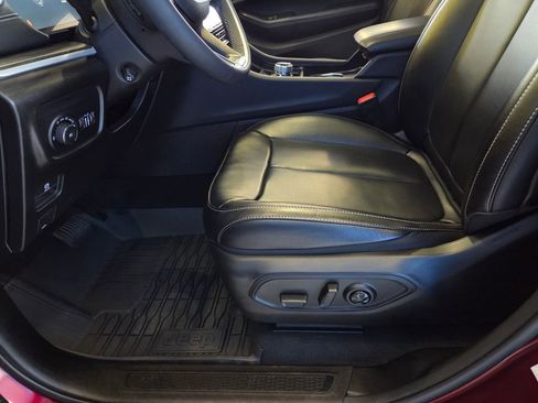 Used 2024 Jeep Grand Cherokee Limited w/ Luxury Tech Group II image 14