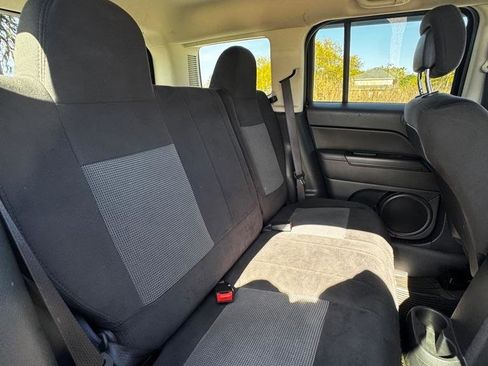 Used 2017 Jeep Patriot Latitude image 16