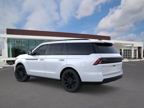 New 2025 Lincoln Navigator Reserve w/ Jet Appearance Package AWD/4WD image 4