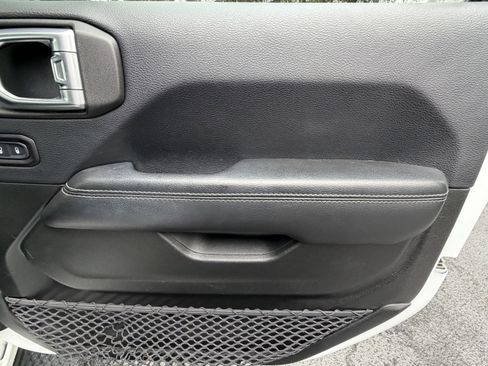 Used 2018 Jeep Wrangler Unlimited Sahara AWD/4WD image 30
