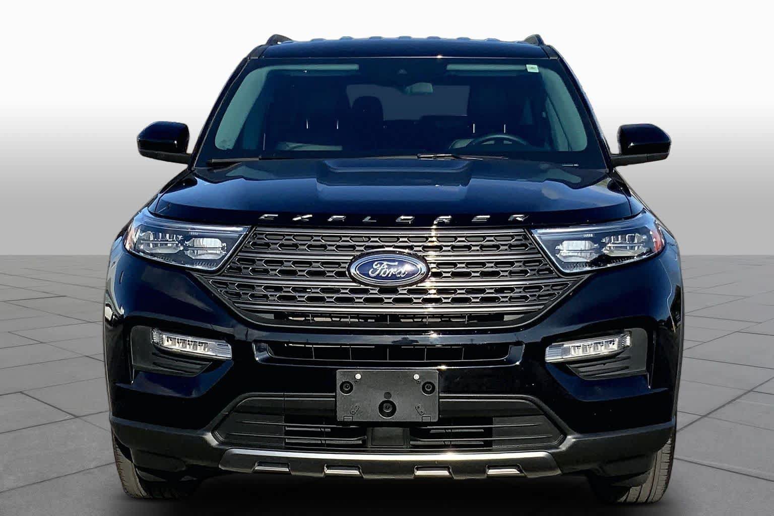 Used 2022 Ford Explorer XLT w/ Equipment Group 202A RWD image 4