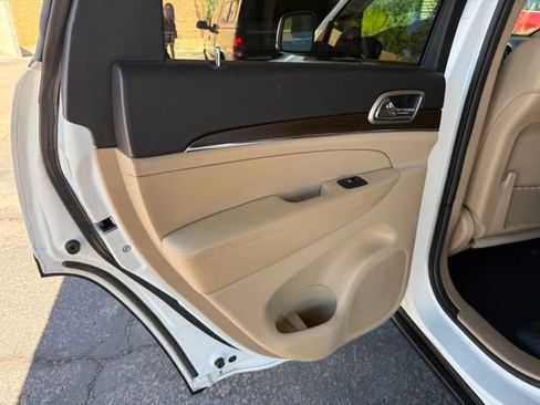 Used 2014 Jeep Grand Cherokee Limited AWD/4WD image 24