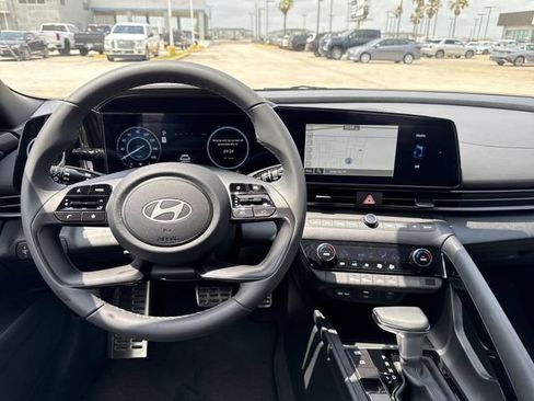 New 2025 Hyundai Elantra SEL FWD image 25