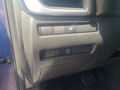 Used 2023 Nissan Rogue SV AWD/4WD image 13