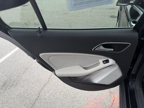 Used 2018 Mercedes-Benz GLA 250 image 18