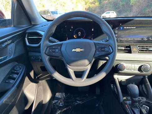 Used 2025 Chevrolet TrailBlazer LT w/ Driver Confidence Package image 29