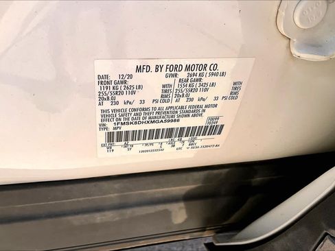 Used 2021 Ford Explorer XLT w/ Equipment Group 202A AWD/4WD image 34