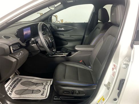 Used 2024 Buick Envista Sport Touring w/ Convenience I Package image 11