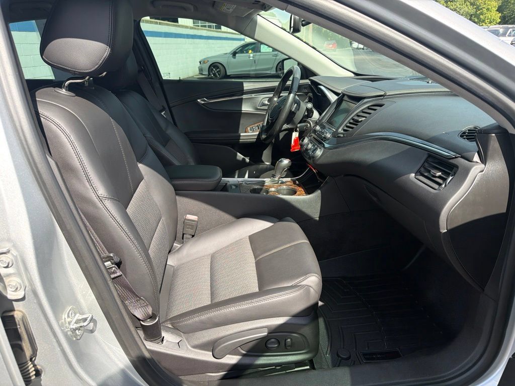 Used 2015 Chevrolet Impala LT w/ Convenience Package FWD image 23