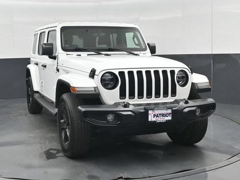 Used 2022 Jeep Wrangler Unlimited Sahara AWD/4WD image 32