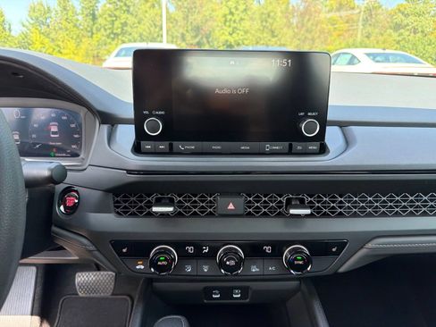 Used 2023 Honda Accord EX image 17