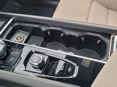 New 2026 Volvo XC60 B5 Plus w/ Protection Package Premier AWD/4WD image 19