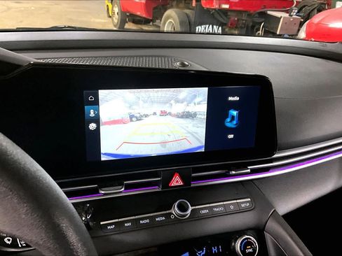 Used 2024 Hyundai Elantra SEL image 27