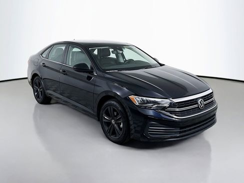 Certified 2023 Volkswagen Jetta SE w/ Panoramic Sunroof Package FWD image 7