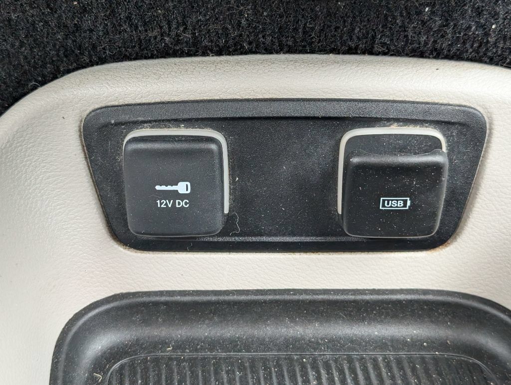 Used 2017 Chrysler Pacifica Touring FWD image 22