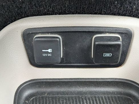 Used 2017 Chrysler Pacifica Touring FWD image 22