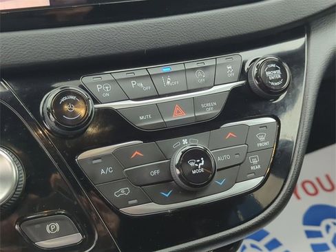 Used 2020 Chrysler Pacifica Touring-L w/ Advanced Safetytec Group image 18