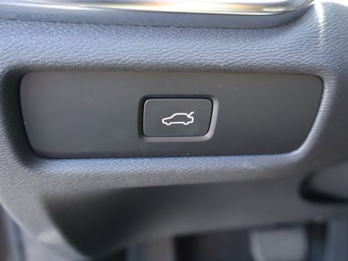 Used 2025 Volvo V60 B5 Cross Country Plus image 19