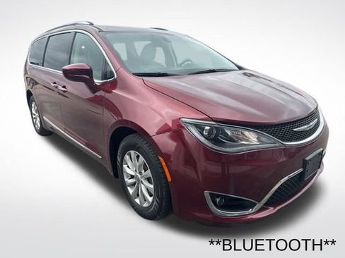 Used 2018 Chrysler Pacifica Touring-L Plus image 6