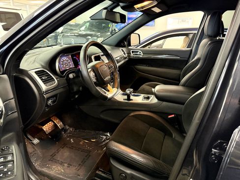 Used 2014 Jeep Grand Cherokee SRT image 10