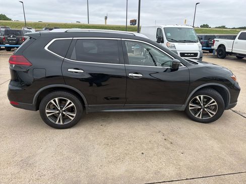 Used 2020 Nissan Rogue SV w/ Premium Package FWD image 16